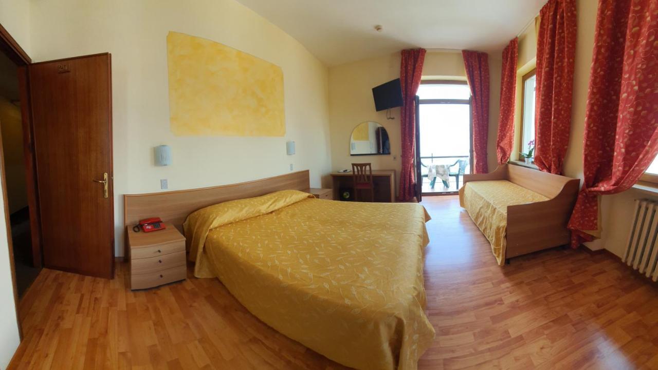 Hotel Merano Brenzone sul Garda Exterior photo
