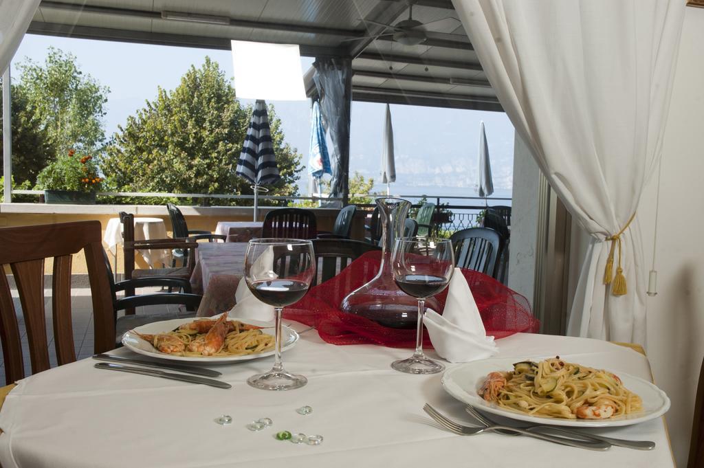 Hotel Merano Brenzone sul Garda Exterior photo