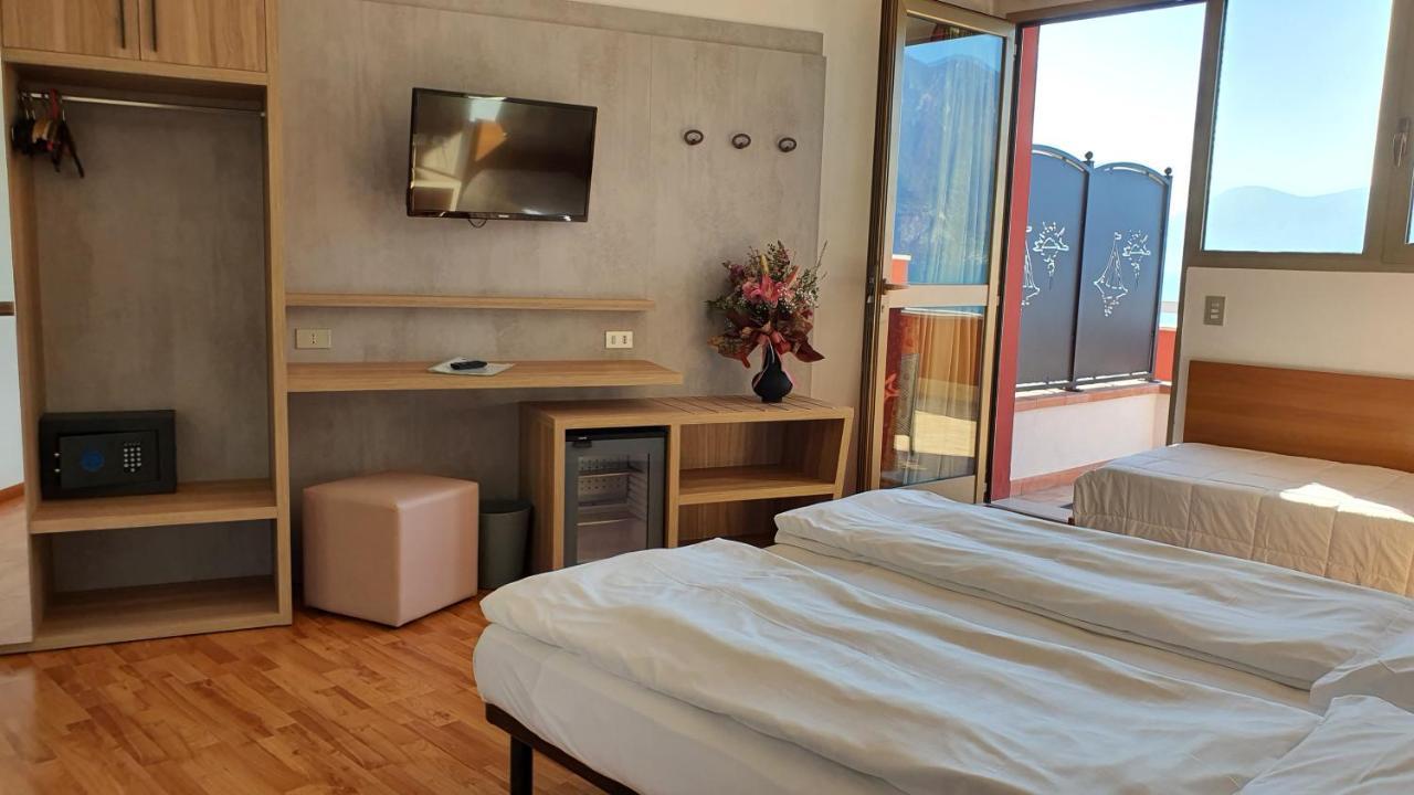 Hotel Merano Brenzone sul Garda Exterior photo
